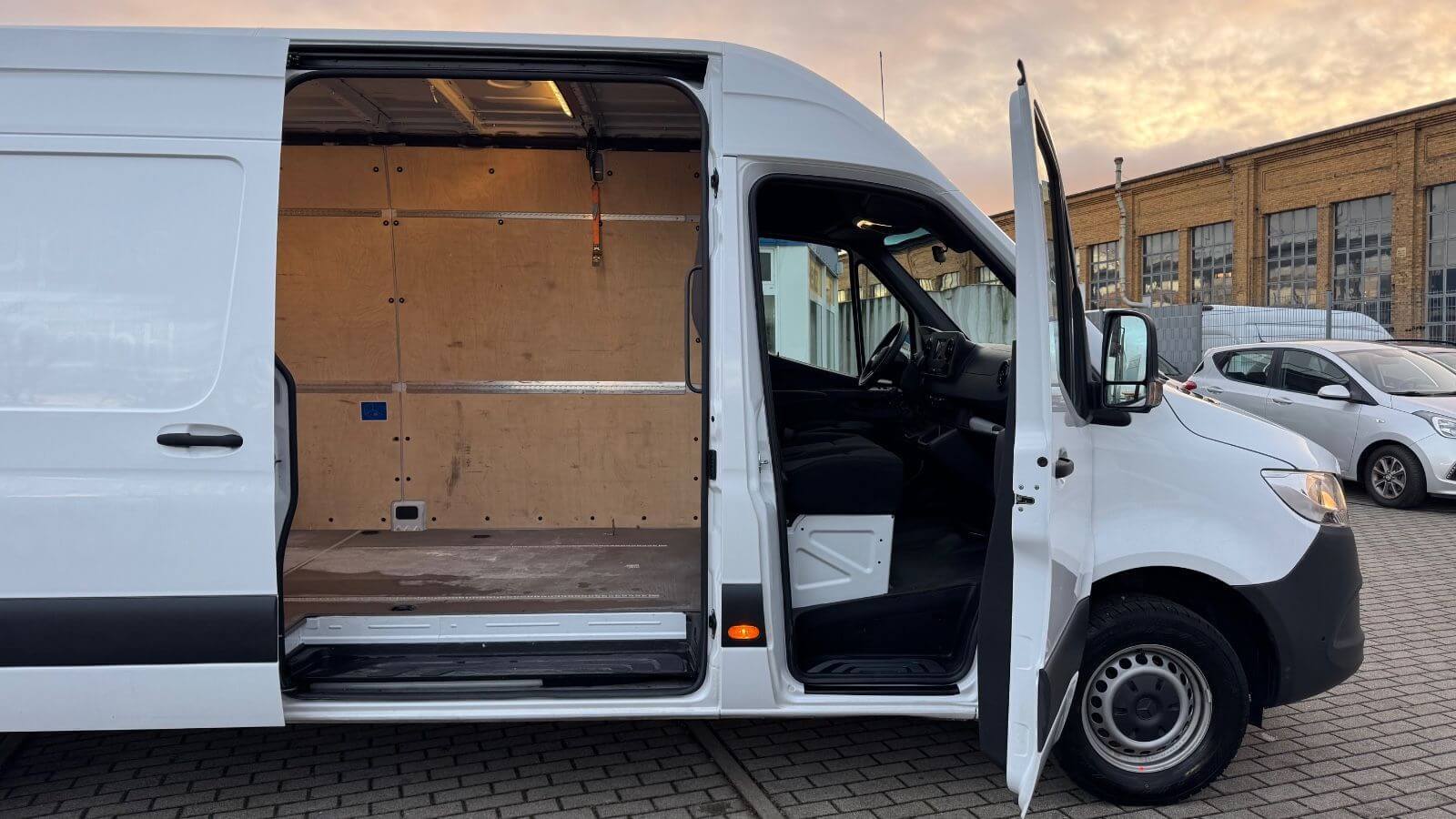 
										Mercedes-Benz Sprinter III Maxi 317 full									